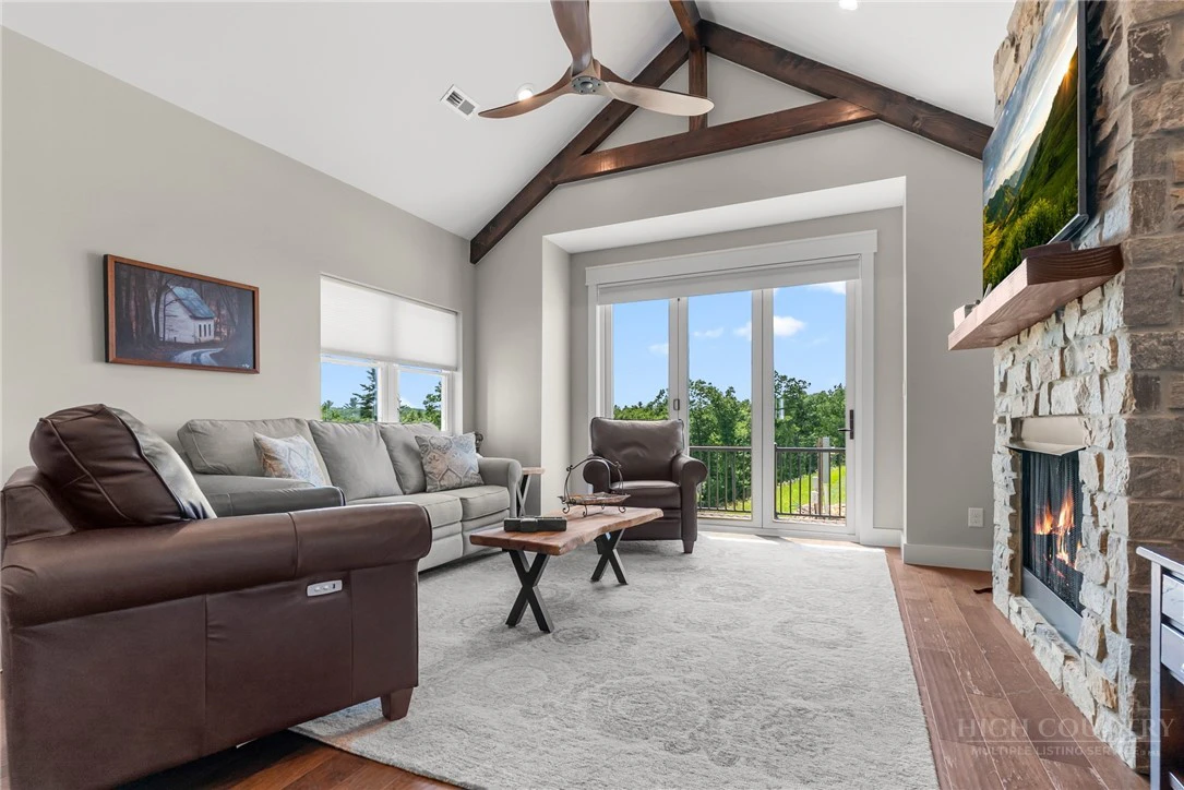 Image number 7 for the current listing