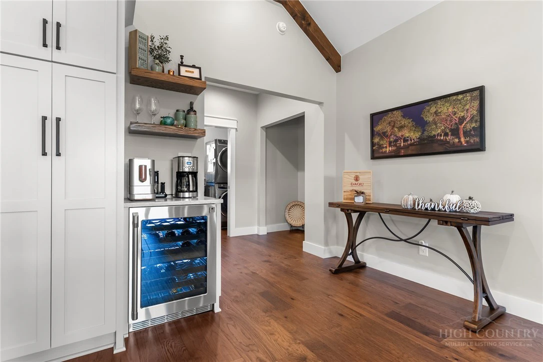Image number 13 for the current listing
