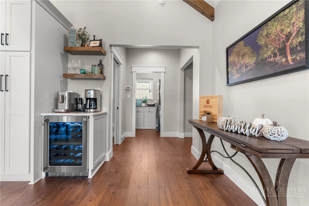 Image number 14 for the current listing