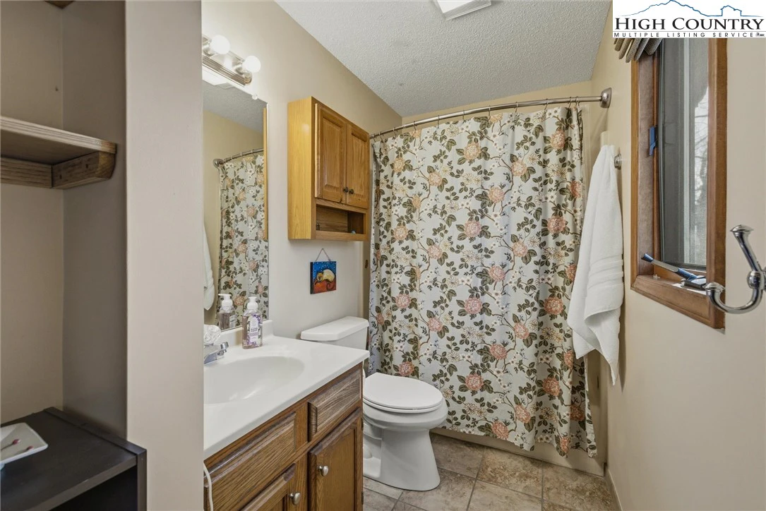 Image number 3 for the current listing