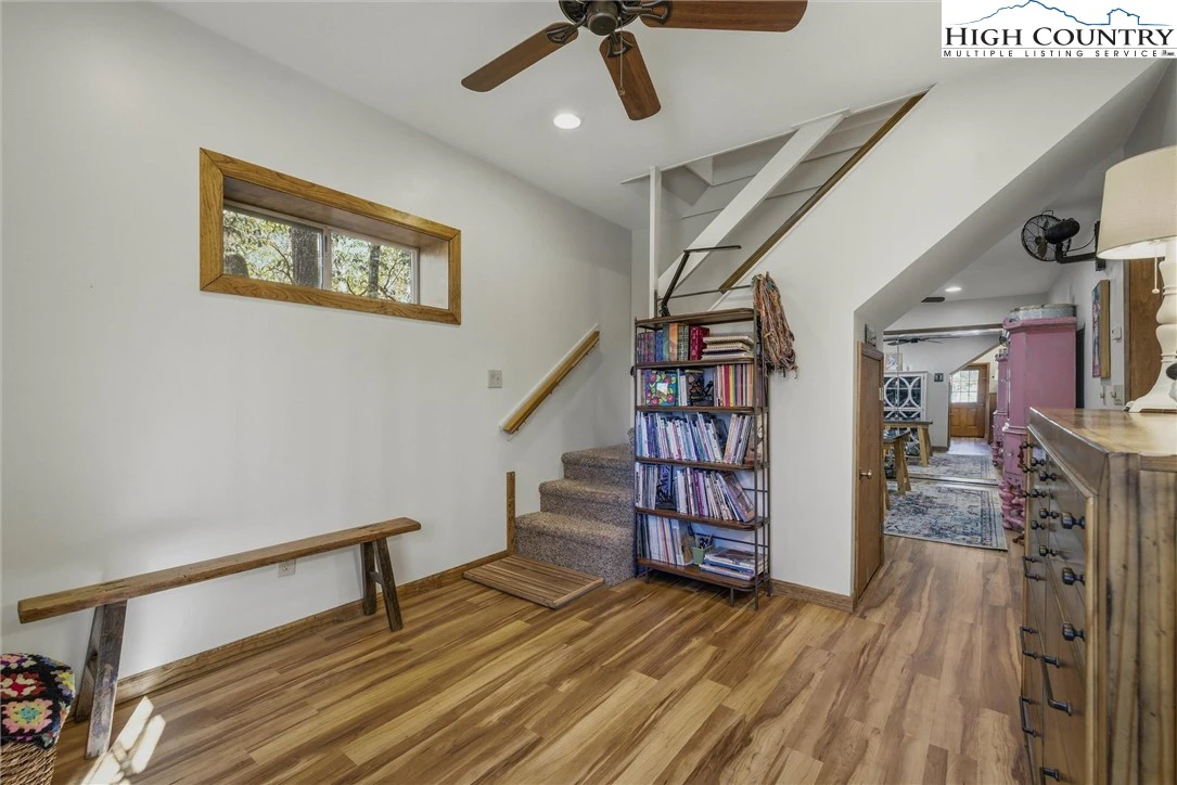 Image number 7 for the current listing