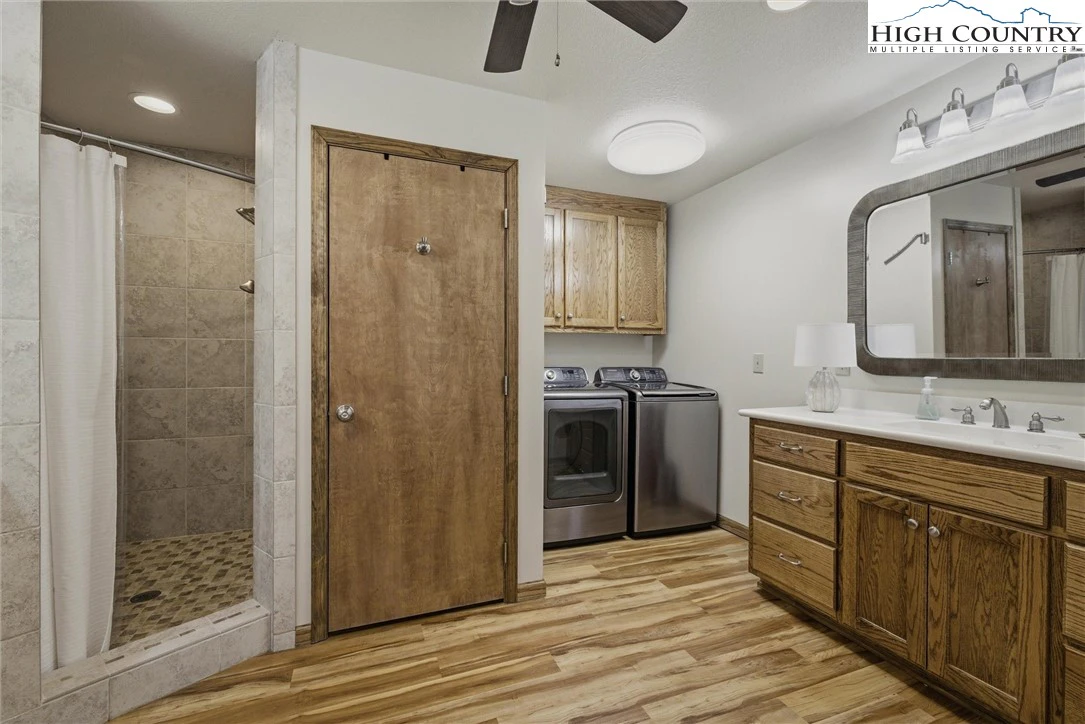 Image number 2 for the current listing