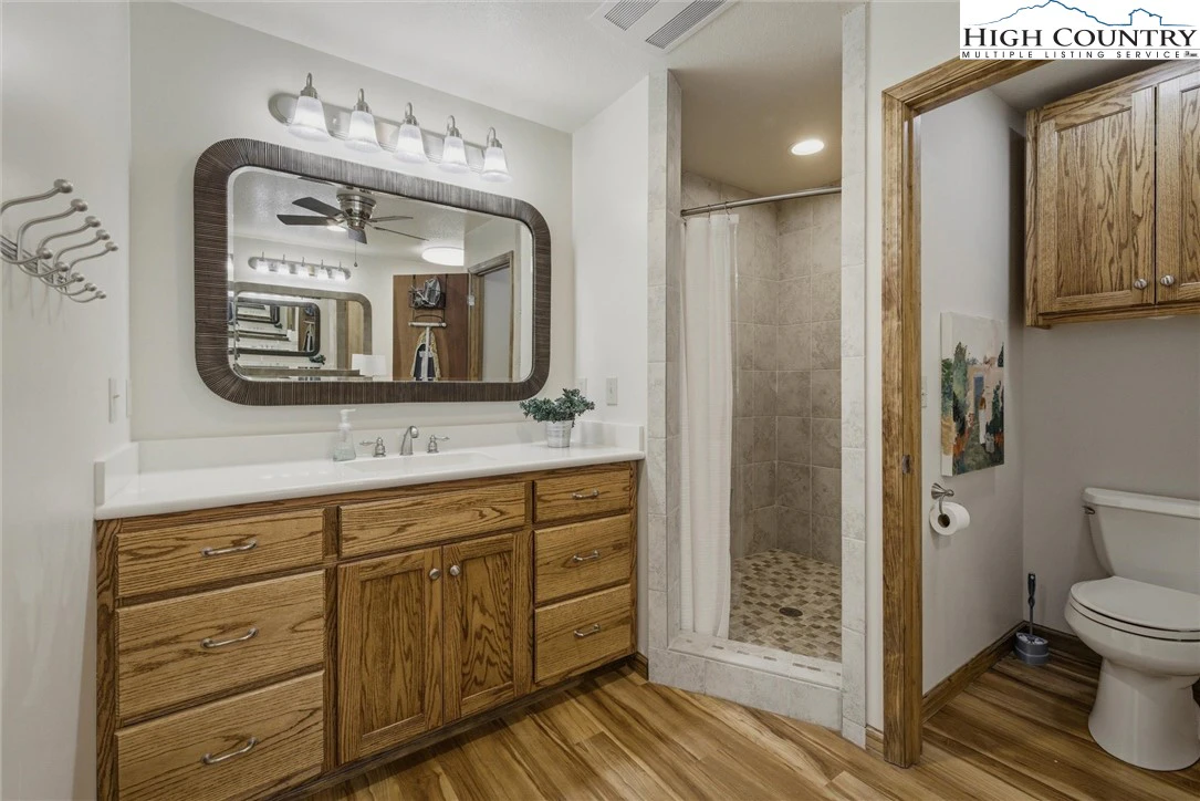 Image number 11 for the current listing