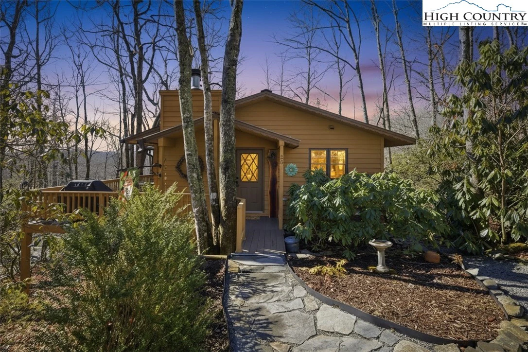 Image number 1 for the current listing