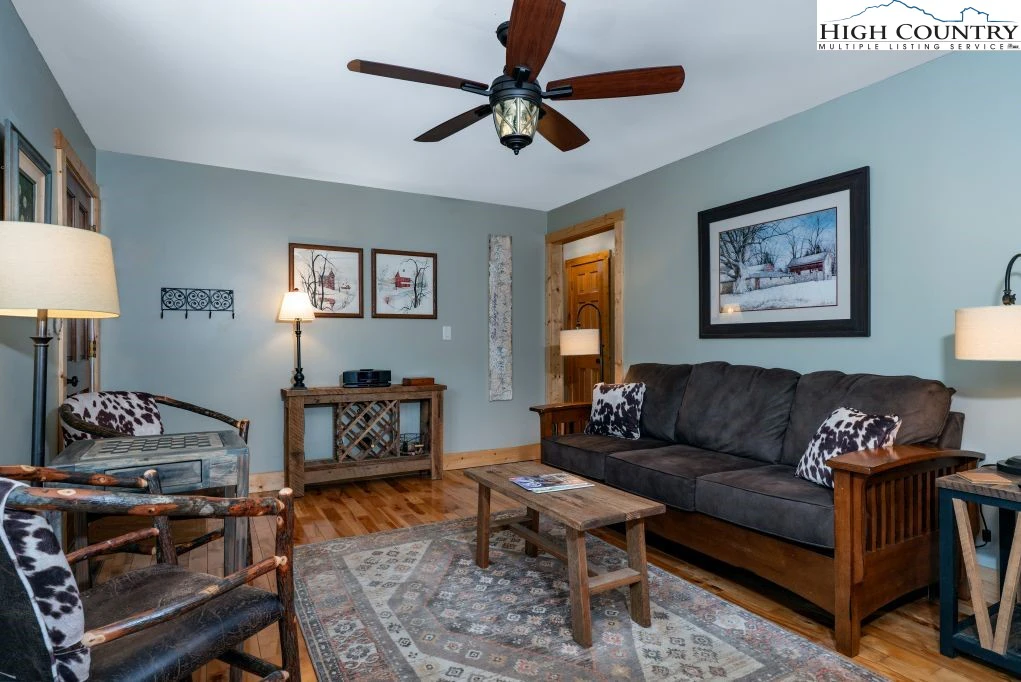 Image number 3 for the current listing