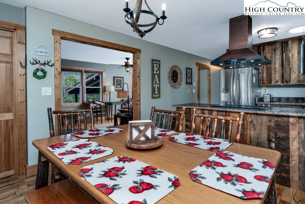 Image number 6 for the current listing