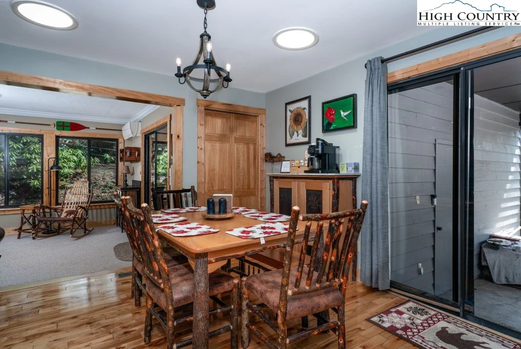 Image number 7 for the current listing