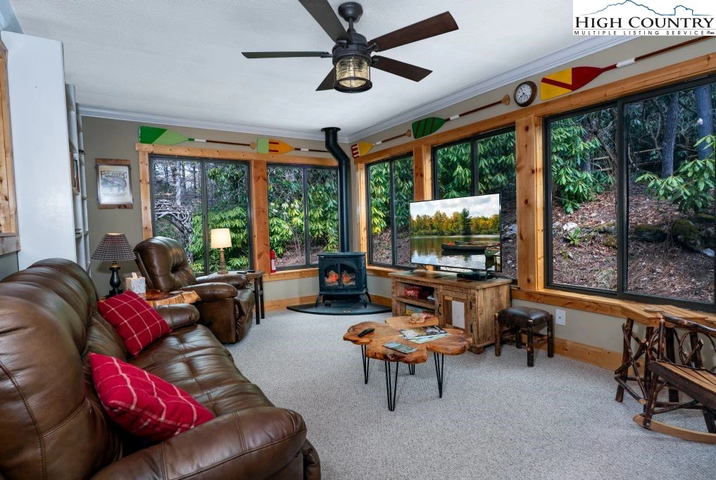 Image number 8 for the current listing