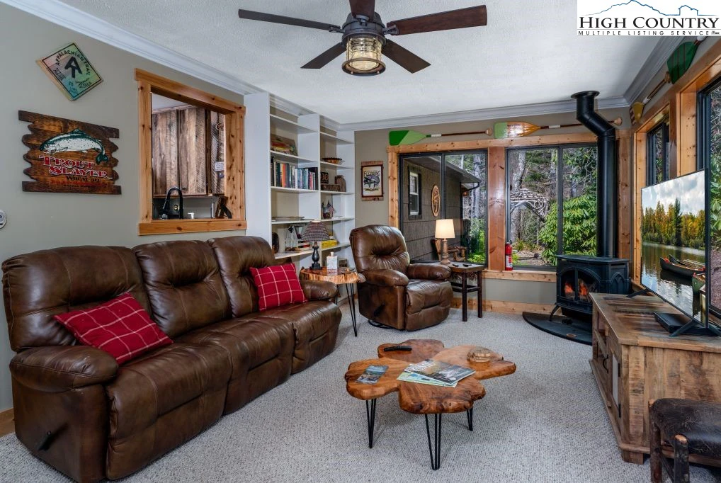 Image number 9 for the current listing