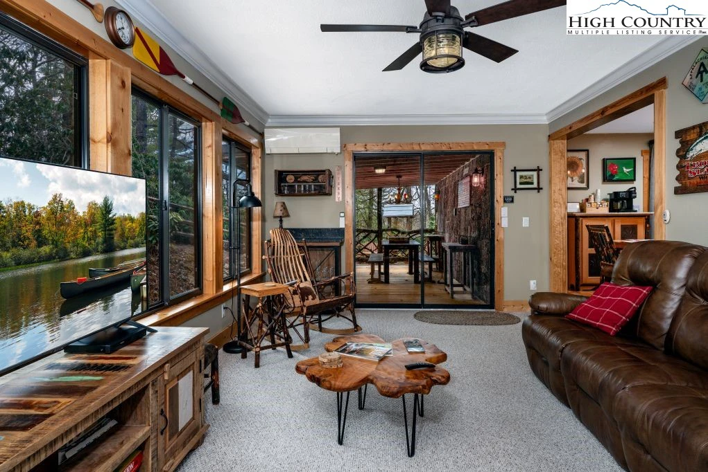 Image number 10 for the current listing