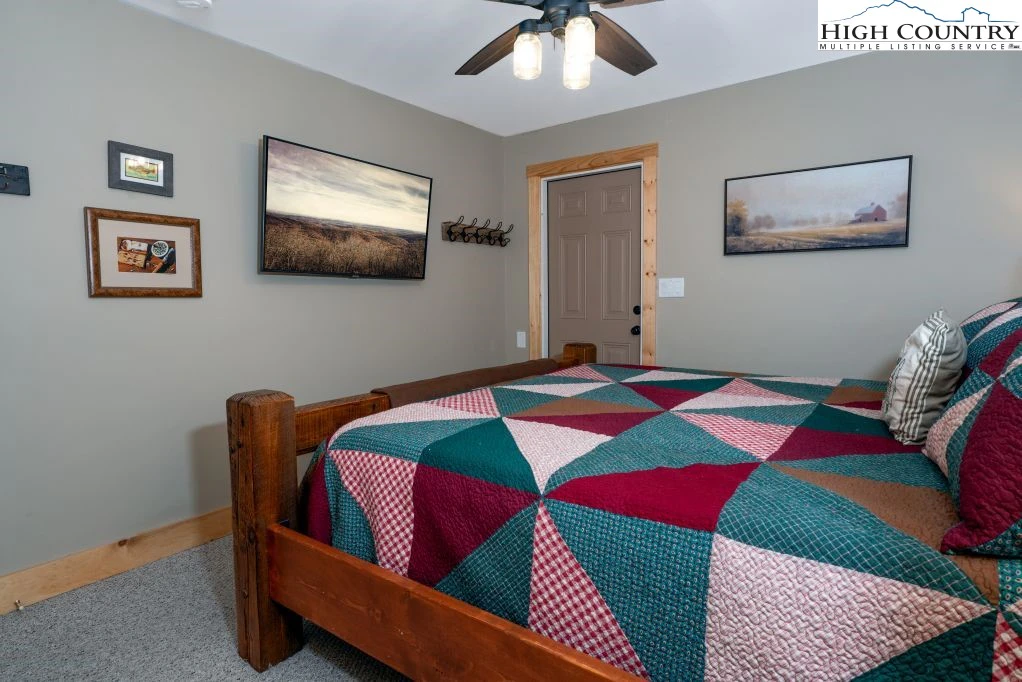 Image number 14 for the current listing