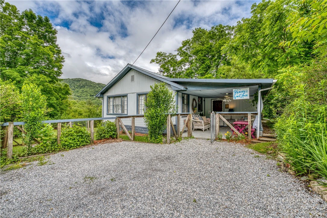 Image number 1 for the current listing