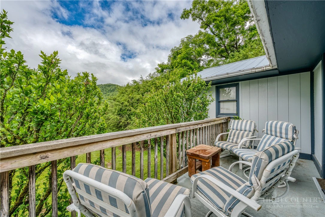 Image number 2 for the current listing