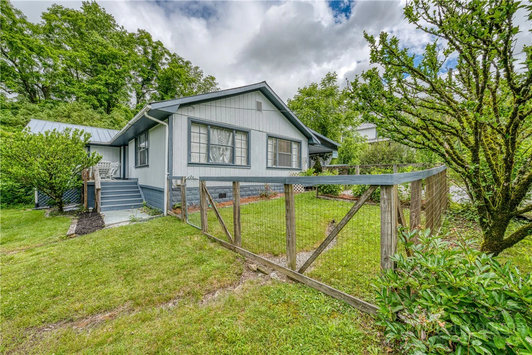 Image number 3 for the current listing