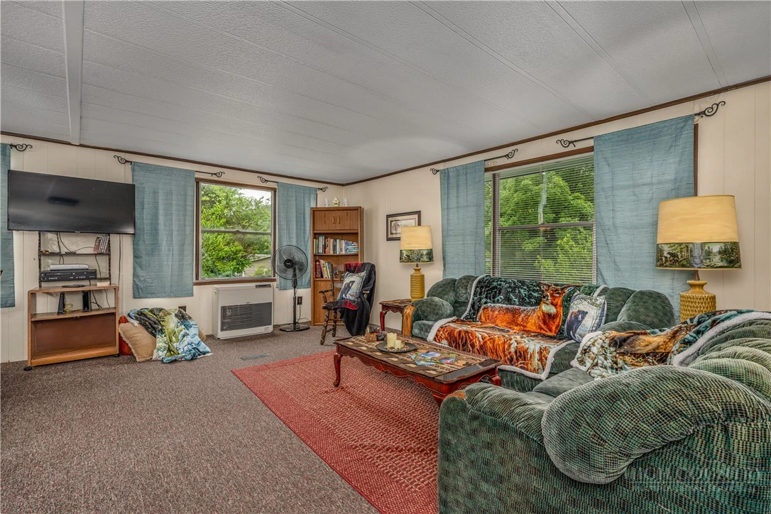 Image number 9 for the current listing