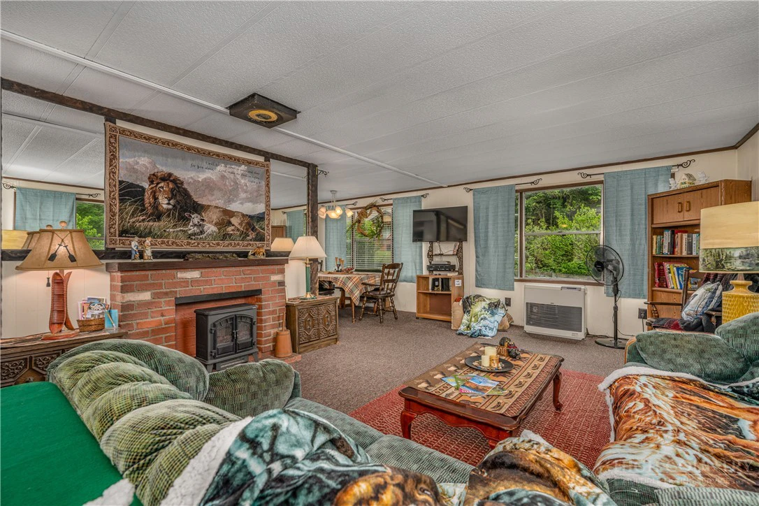Image number 10 for the current listing