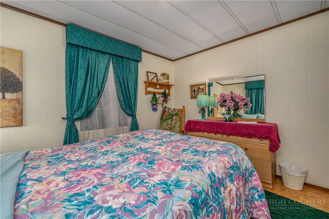Image number 16 for the current listing