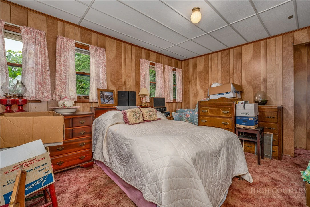 Image number 19 for the current listing