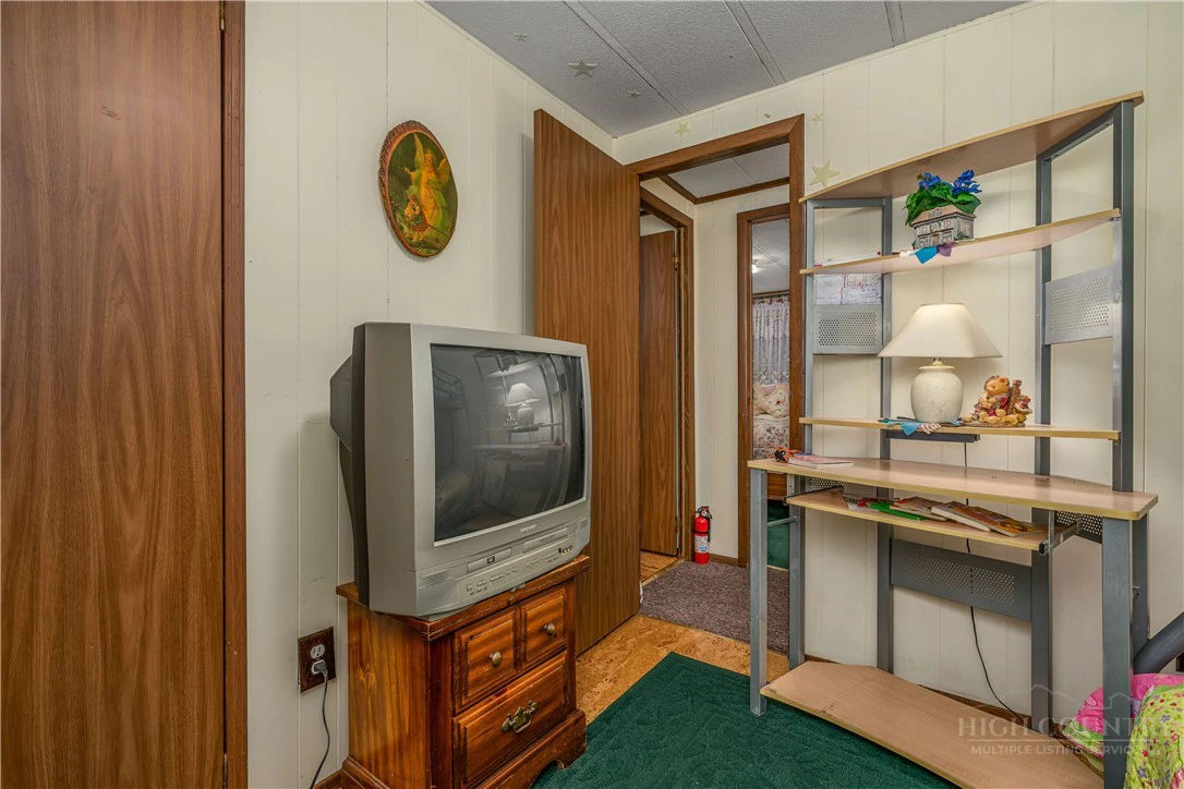 Image number 20 for the current listing