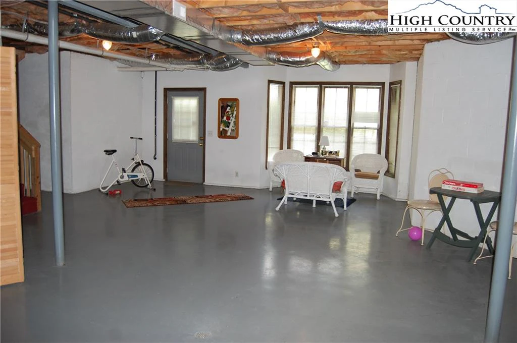 Image number 11 for the current listing