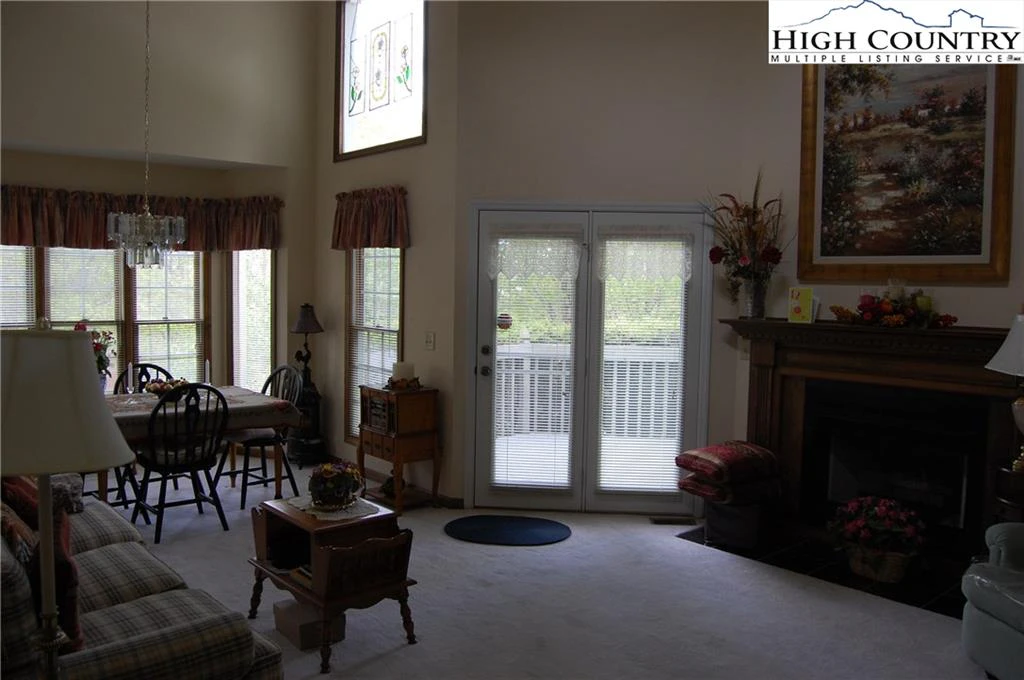 Image number 3 for the current listing