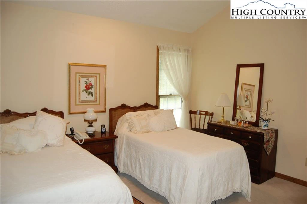 Image number 6 for the current listing