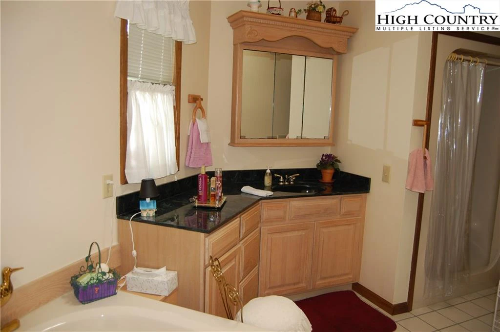 Image number 7 for the current listing