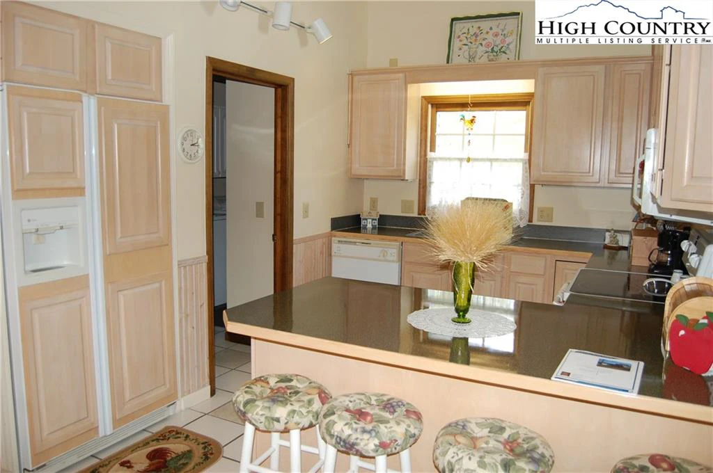 Image number 9 for the current listing