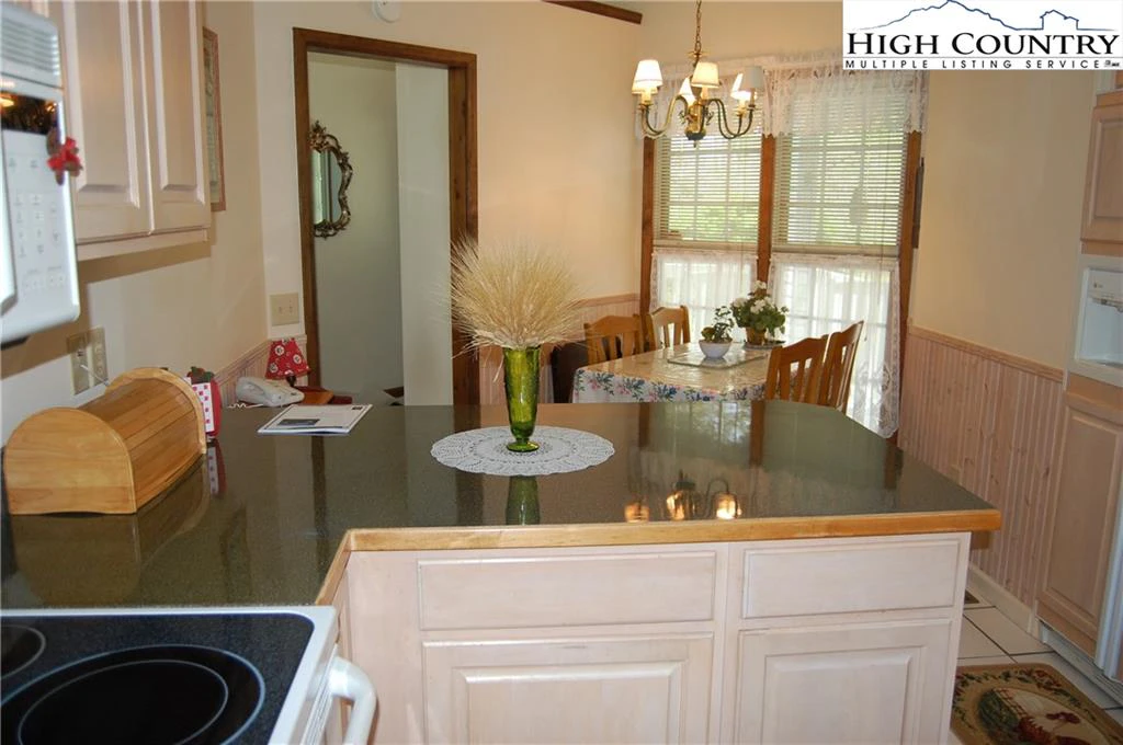 Image number 10 for the current listing
