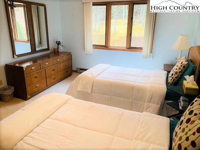 Image number 2 for the current listing