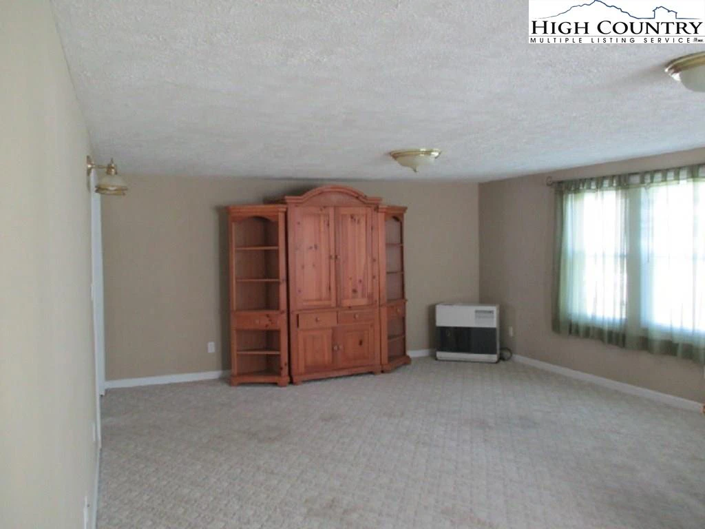 Image number 8 for the current listing