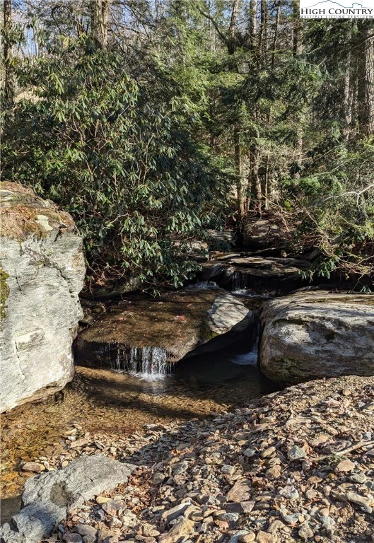 Image number 11 for the current listing