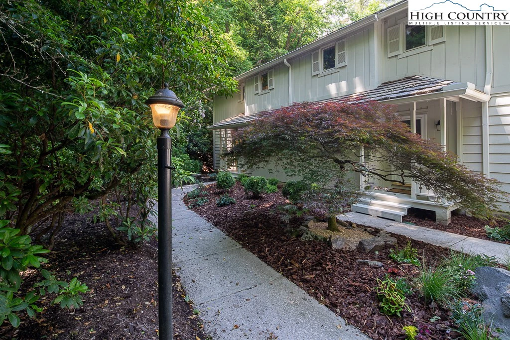 Image number 2 for the current listing
