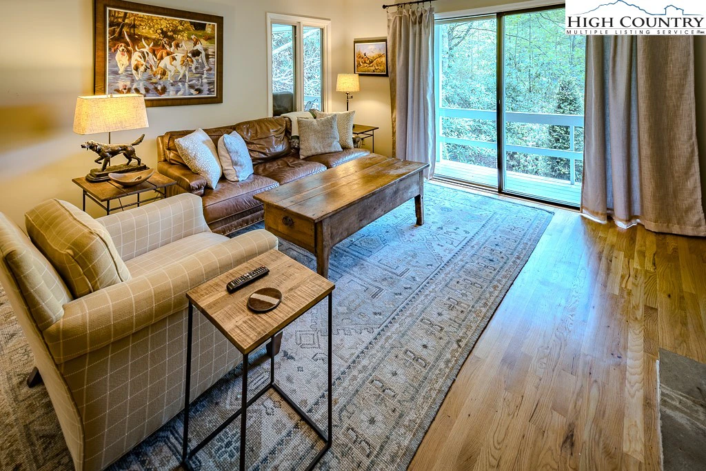 Image number 4 for the current listing