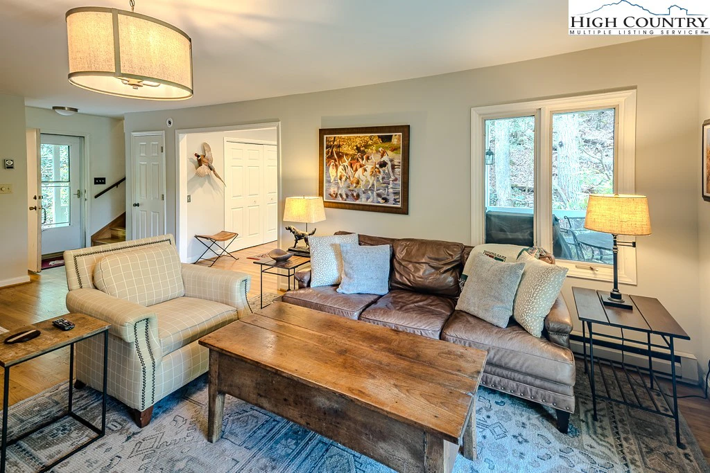 Image number 3 for the current listing