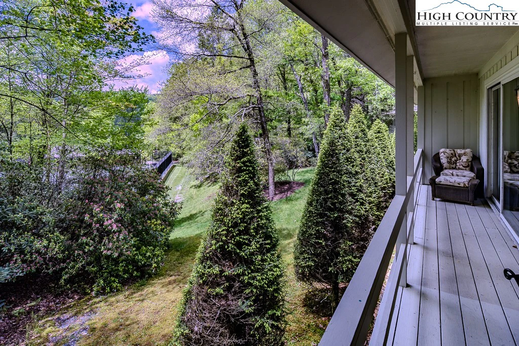 Image number 1 for the current listing