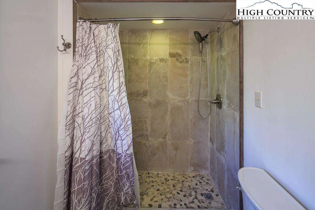 Image number 5 for the current listing