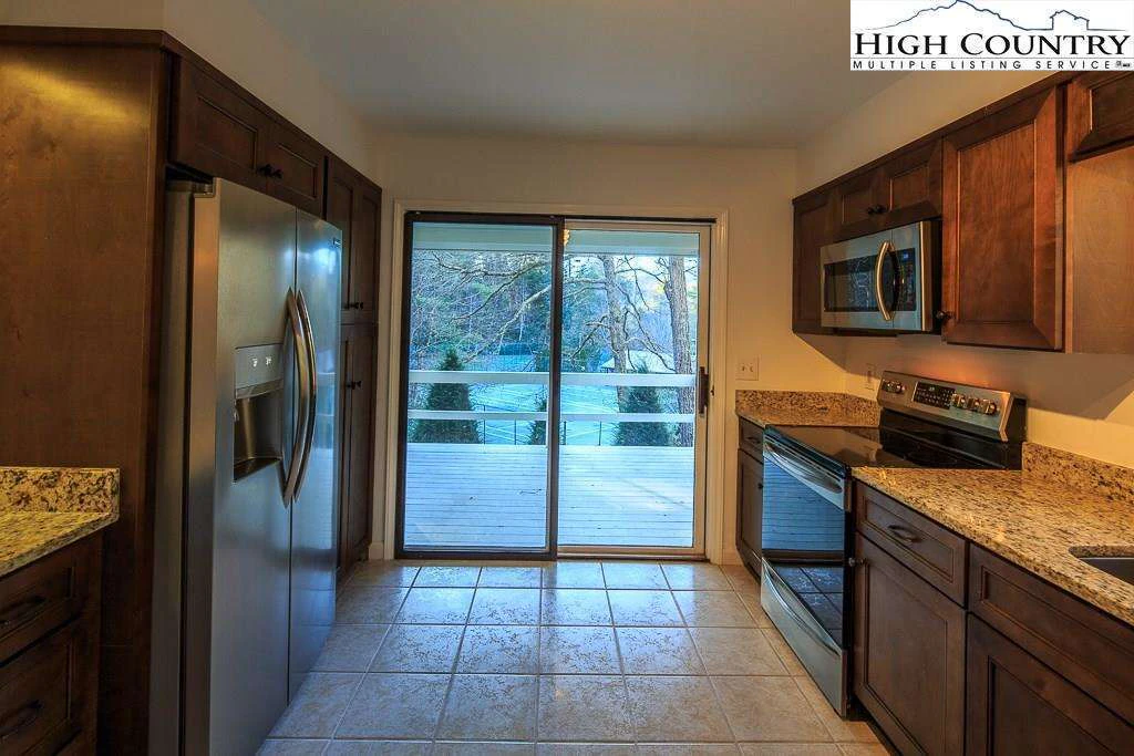 Image number 21 for the current listing