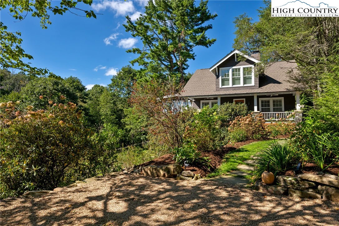 Image number 1 for the current listing