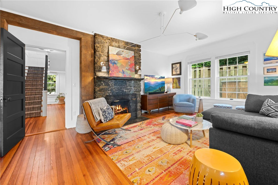 Image number 31 for the current listing