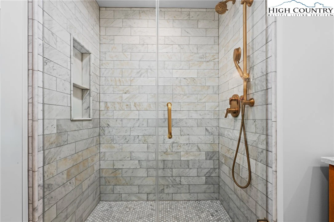 Image number 3 for the current listing