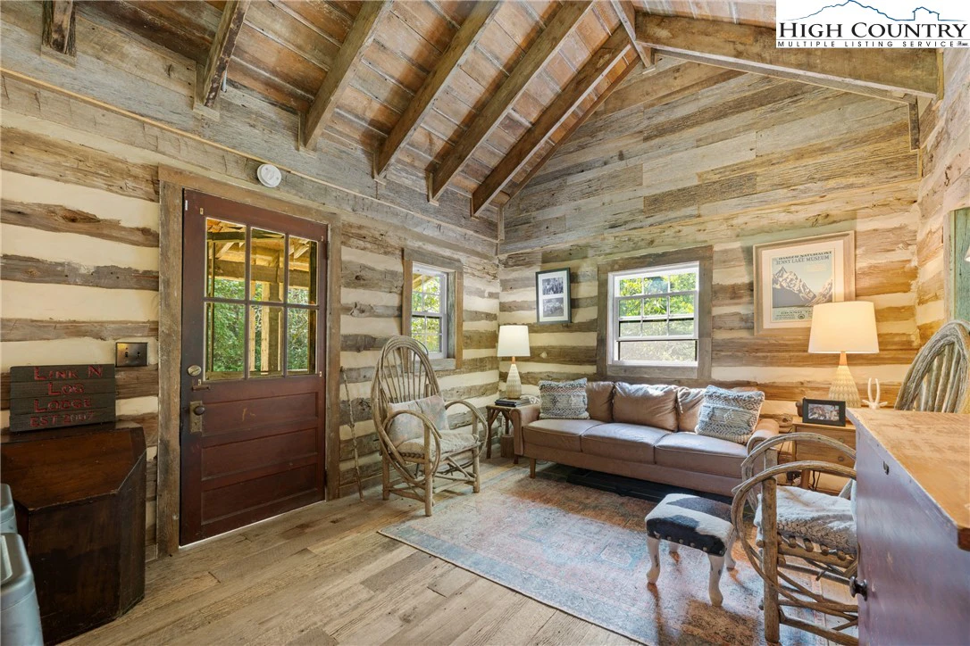 Image number 15 for the current listing