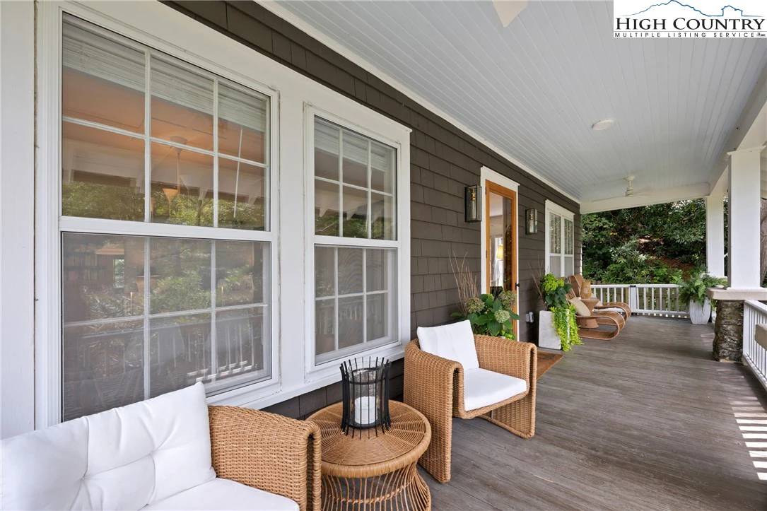Image number 7 for the current listing