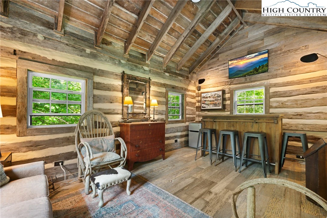 Image number 14 for the current listing