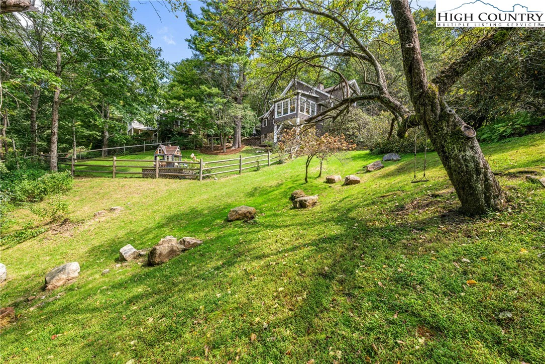 Image number 17 for the current listing
