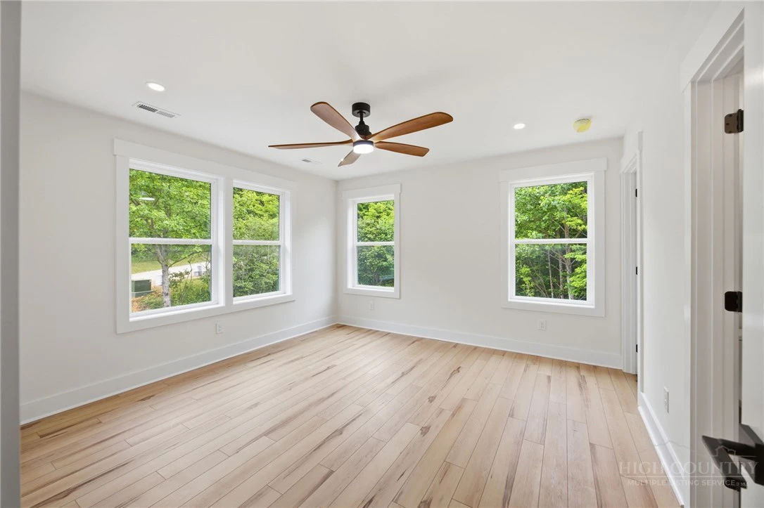 Image number 12 for the current listing