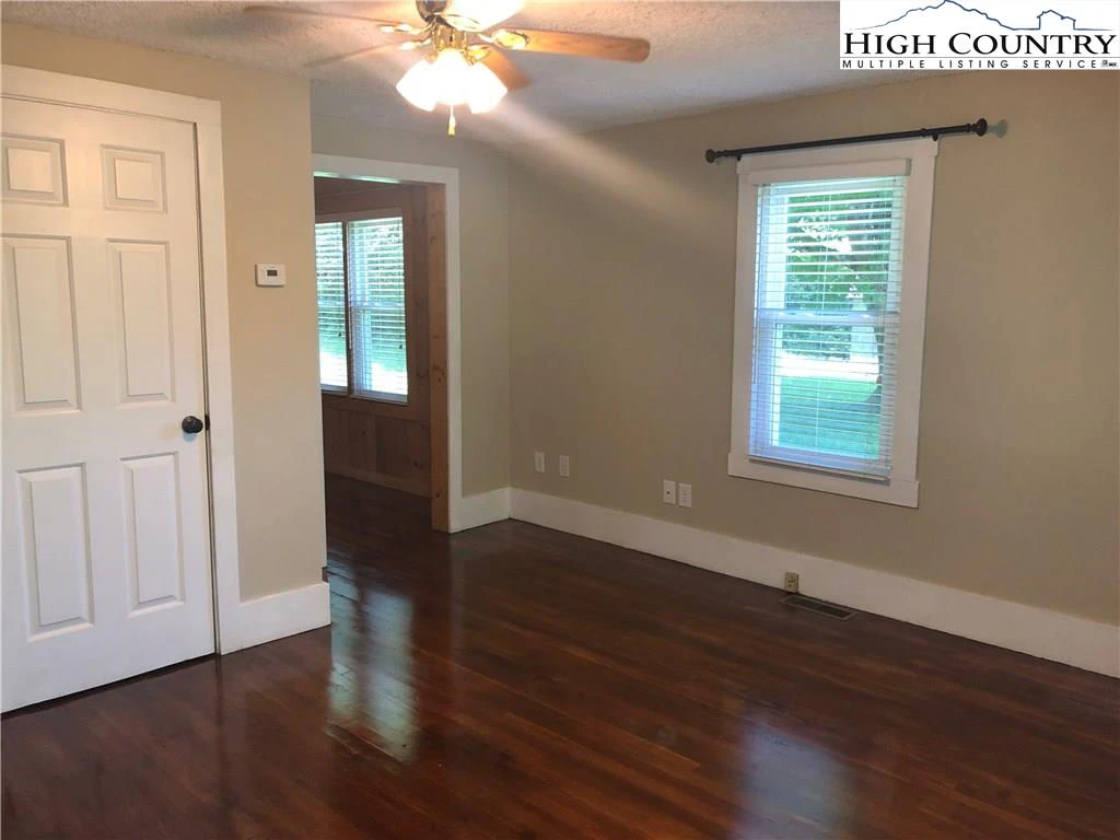 Image number 12 for the current listing