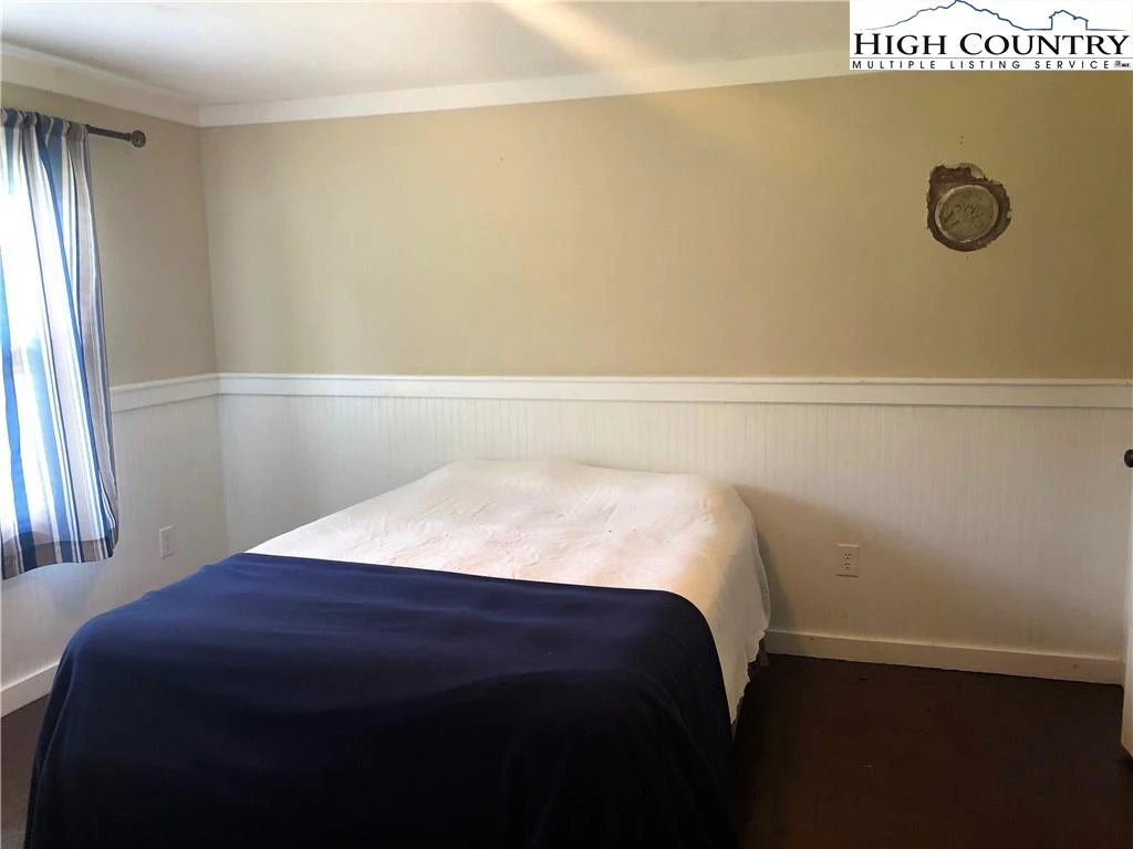 Image number 5 for the current listing