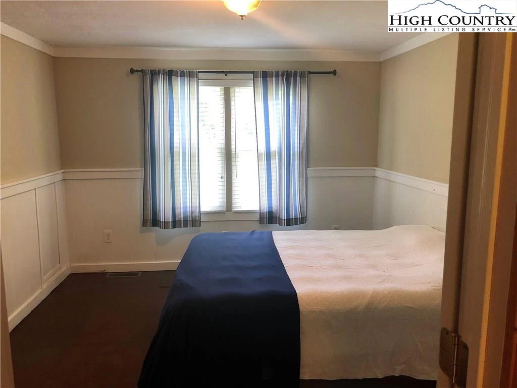 Image number 6 for the current listing