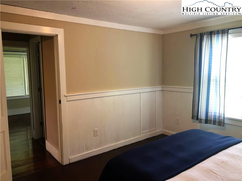 Image number 7 for the current listing